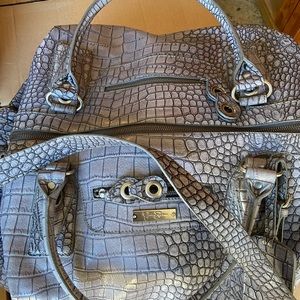 Jessica Simpson duffle bag. Lightly used. Very good condition.